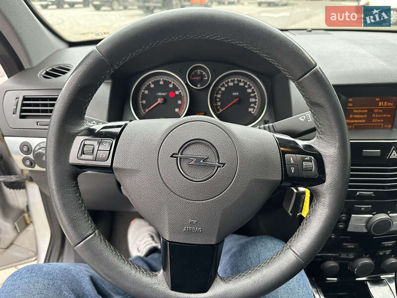 Универсал Opel Astra 2009 в Луцке