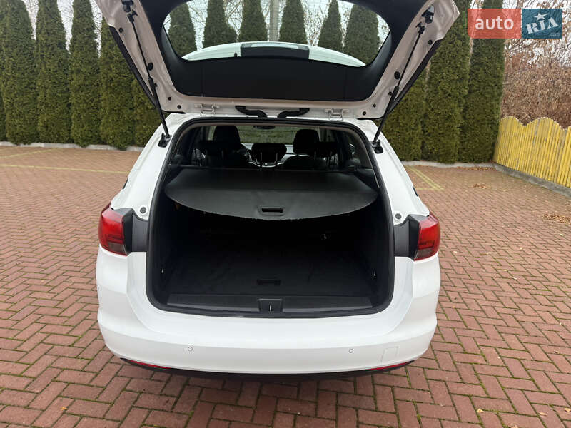 Универсал Opel Astra 2018 в Хмельницком