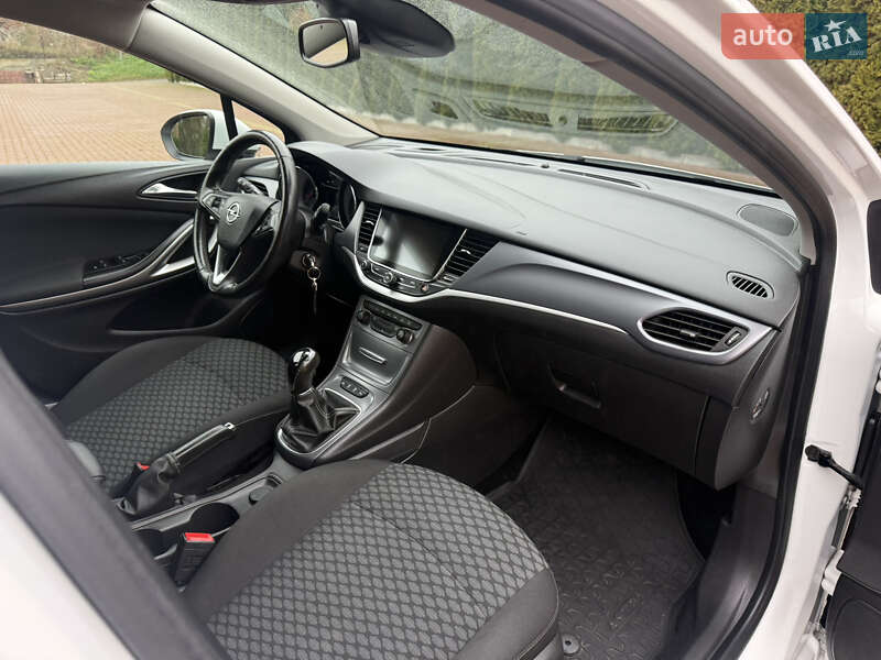 Универсал Opel Astra 2018 в Хмельницком