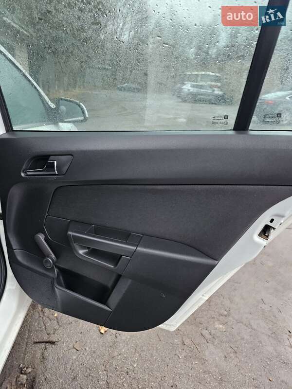 Универсал Opel Astra 2010 в Киеве фото 11 Универсал Opel Astra 2010 в Киеве