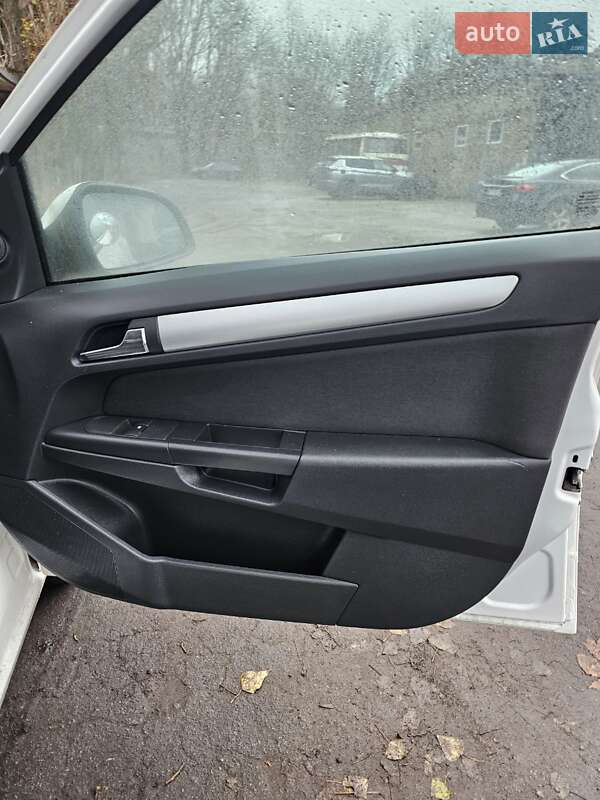 Универсал Opel Astra 2010 в Киеве фото 16 Универсал Opel Astra 2010 в Киеве