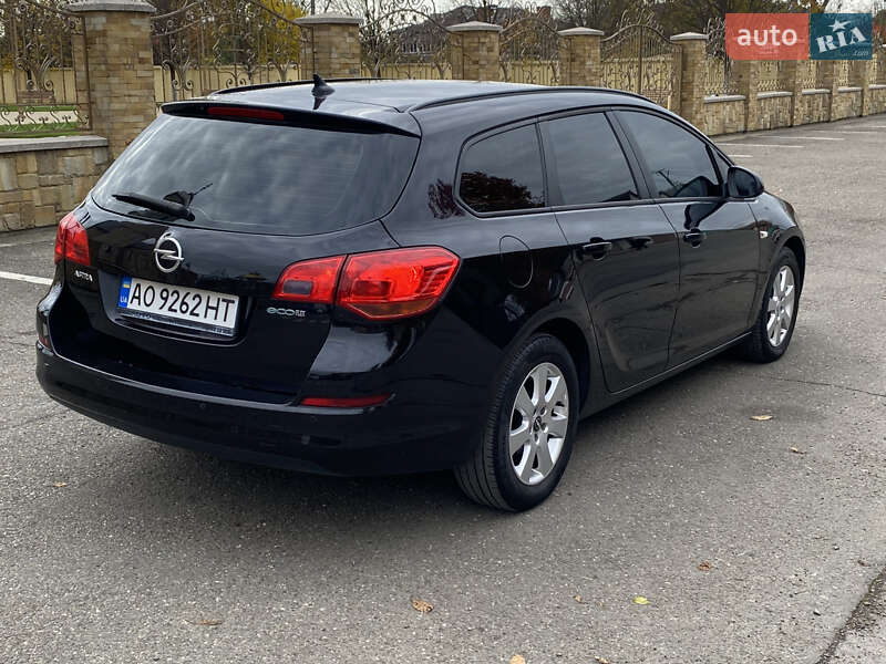 Універсал Opel Astra 2011 в Виноградові