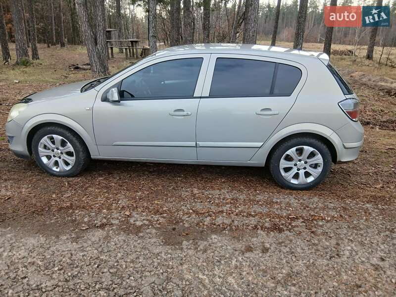 Хэтчбек Opel Astra 2007 в Золотоноше