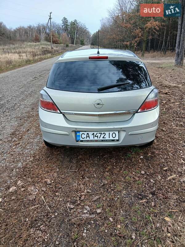 Хэтчбек Opel Astra 2007 в Золотоноше