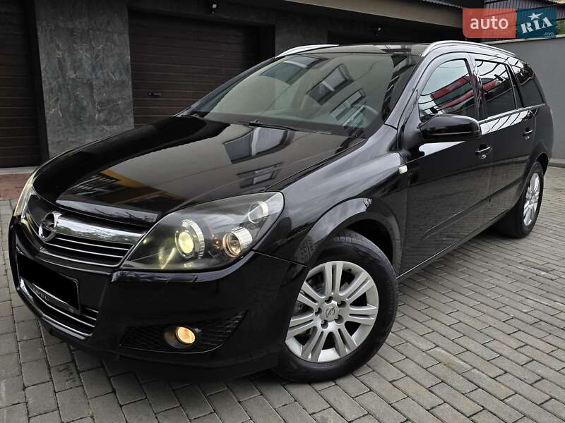 Універсал Opel Astra 2009 в Тернополі