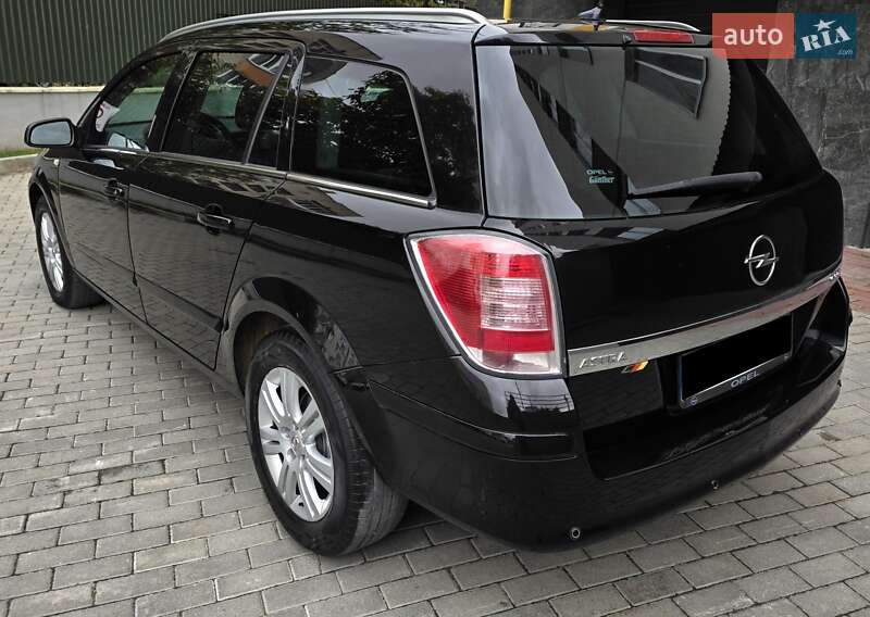 Універсал Opel Astra 2009 в Тернополі