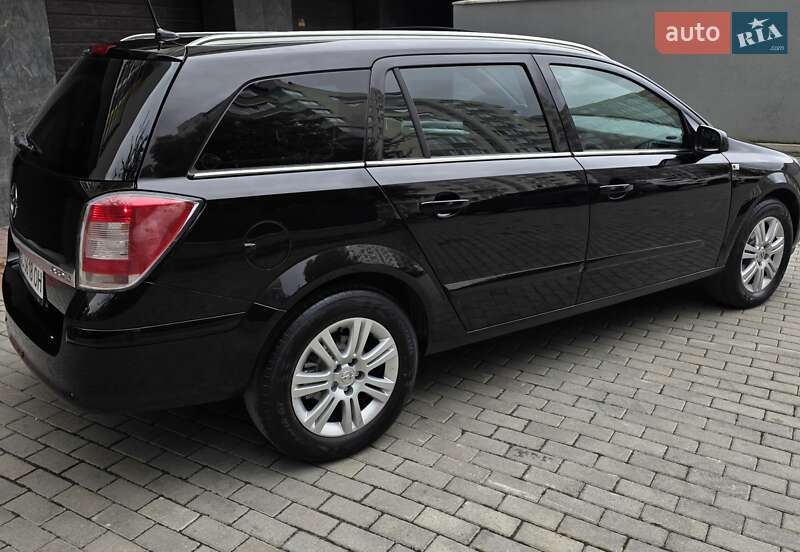 Універсал Opel Astra 2009 в Тернополі