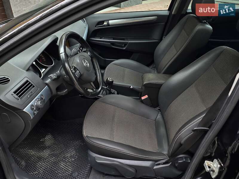 Універсал Opel Astra 2009 в Тернополі