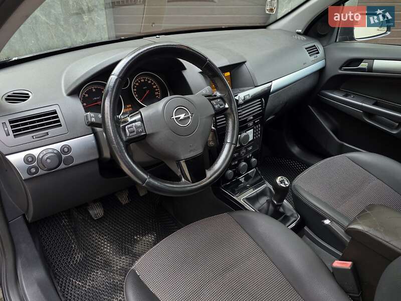 Універсал Opel Astra 2009 в Тернополі