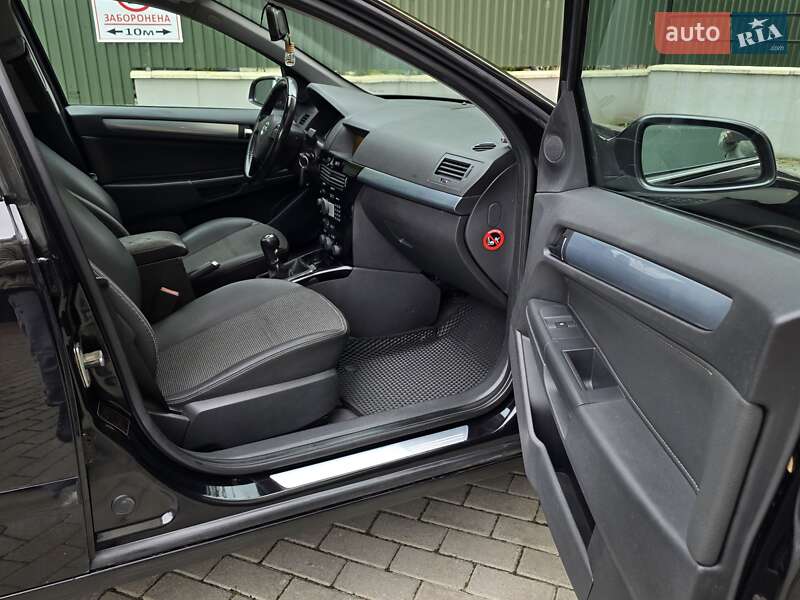 Універсал Opel Astra 2009 в Тернополі