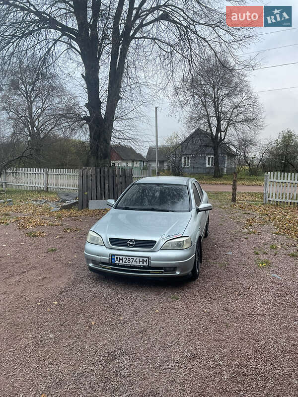 Седан Opel Astra 2004 в Хорошеве