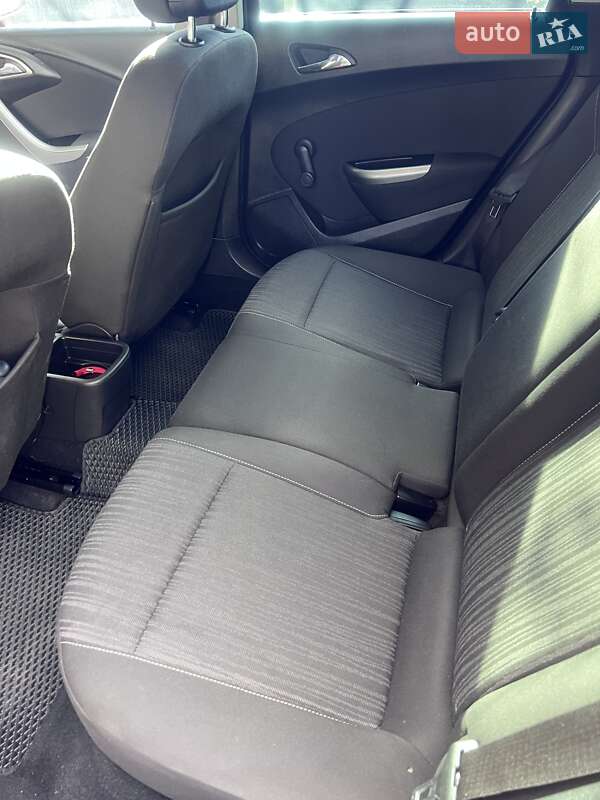 Універсал Opel Astra 2011 в Ковелі