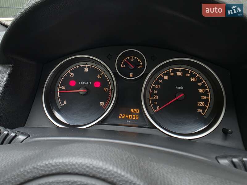 Універсал Opel Astra 2009 в Тернополі