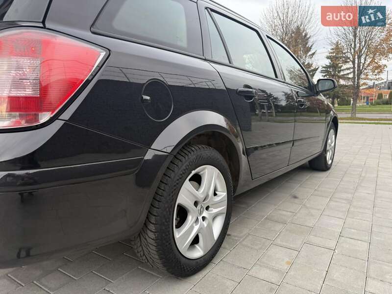 Универсал Opel Astra 2009 в Луцке