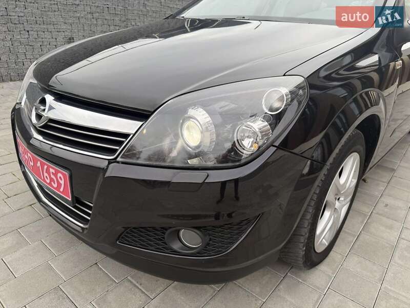 Универсал Opel Astra 2009 в Луцке