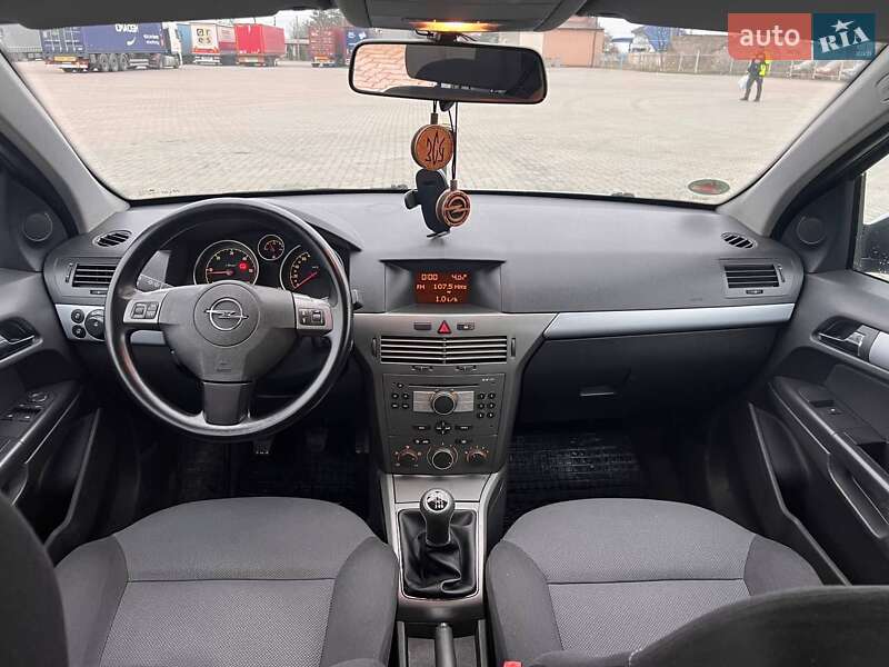 Универсал Opel Astra 2006 в Сарнах