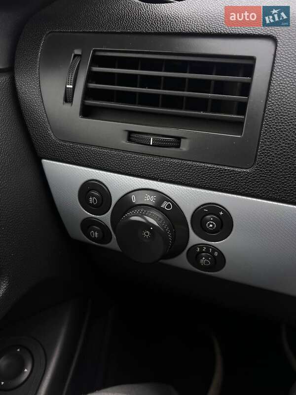 Универсал Opel Astra 2006 в Сарнах