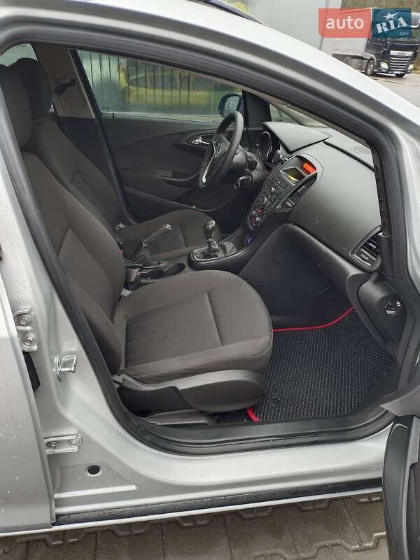 Универсал Opel Astra 2011 в Белой Церкви