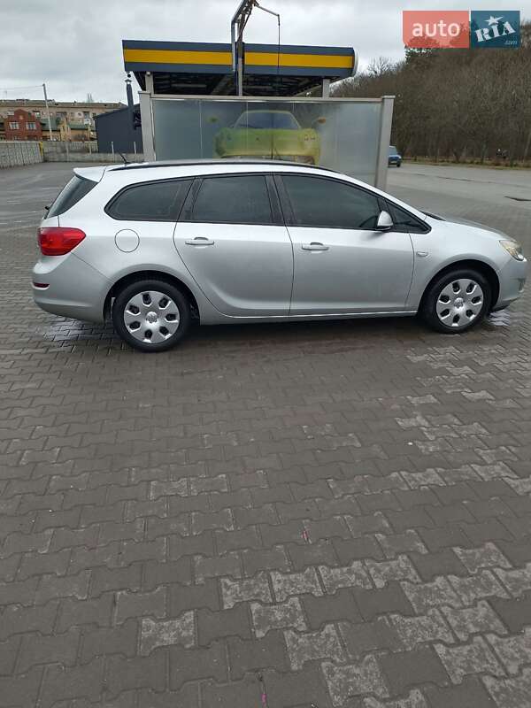 Универсал Opel Astra 2011 в Белой Церкви