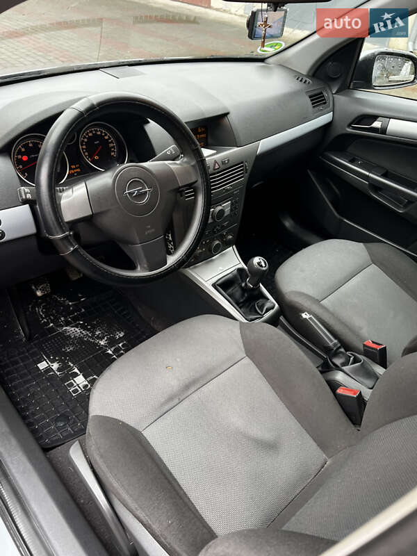 Універсал Opel Astra 2004 в Чорткові