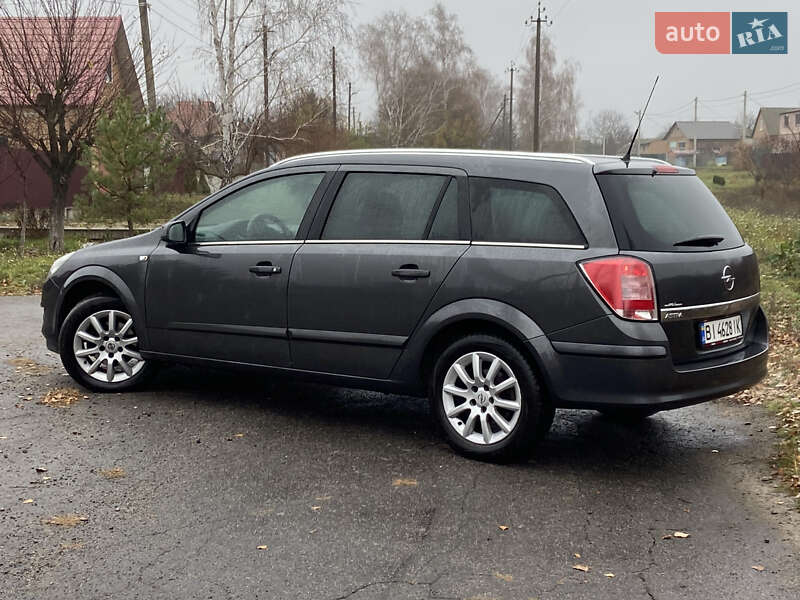 Универсал Opel Astra 2009 в Полтаве