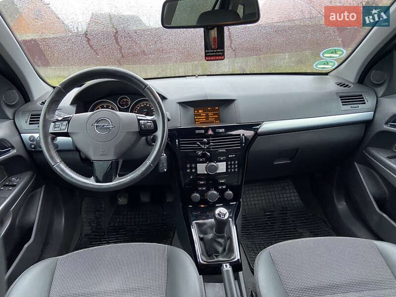 Универсал Opel Astra 2009 в Полтаве