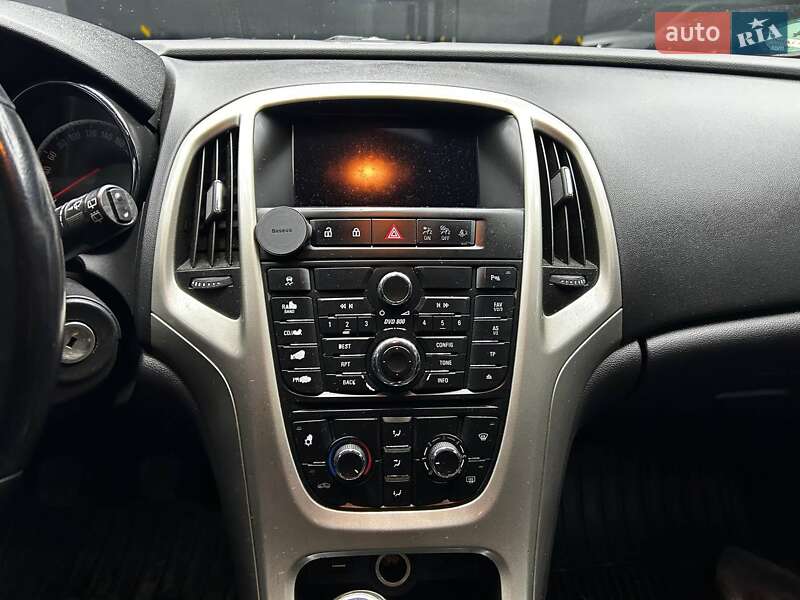 Универсал Opel Astra 2011 в Черновцах