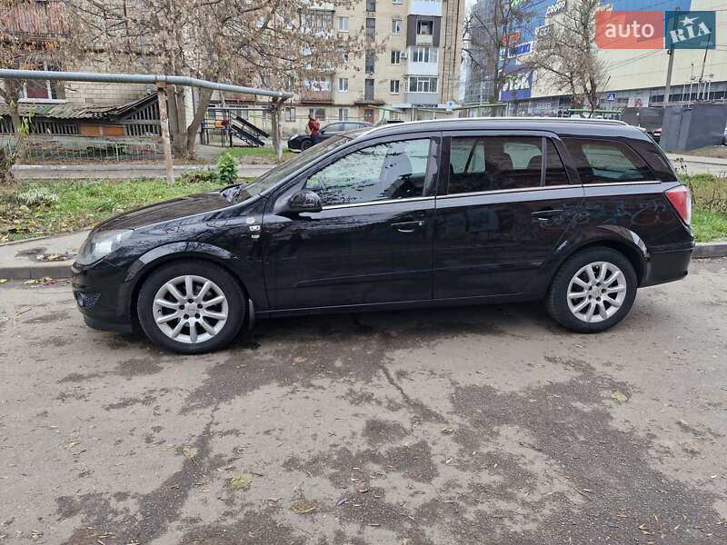 Универсал Opel Astra 2008 в Полтаве