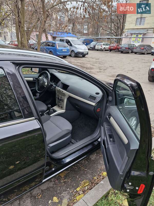 Универсал Opel Astra 2008 в Полтаве