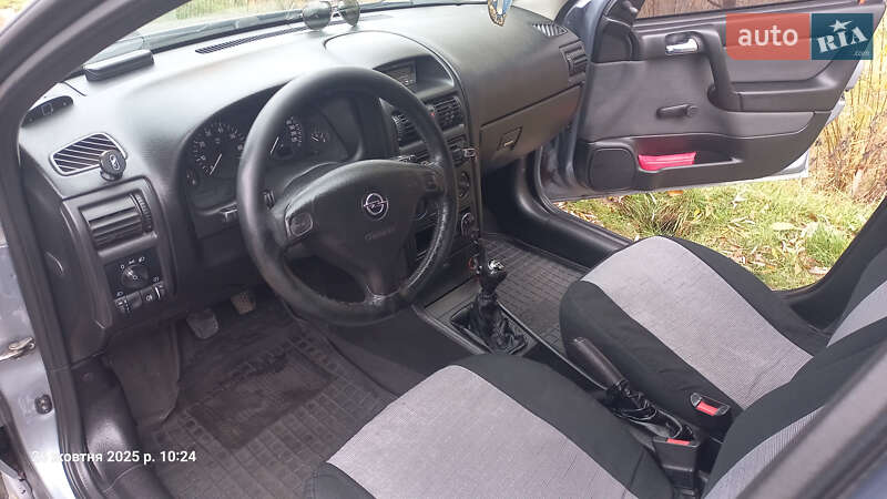 Седан Opel Astra 2006 в Киеве