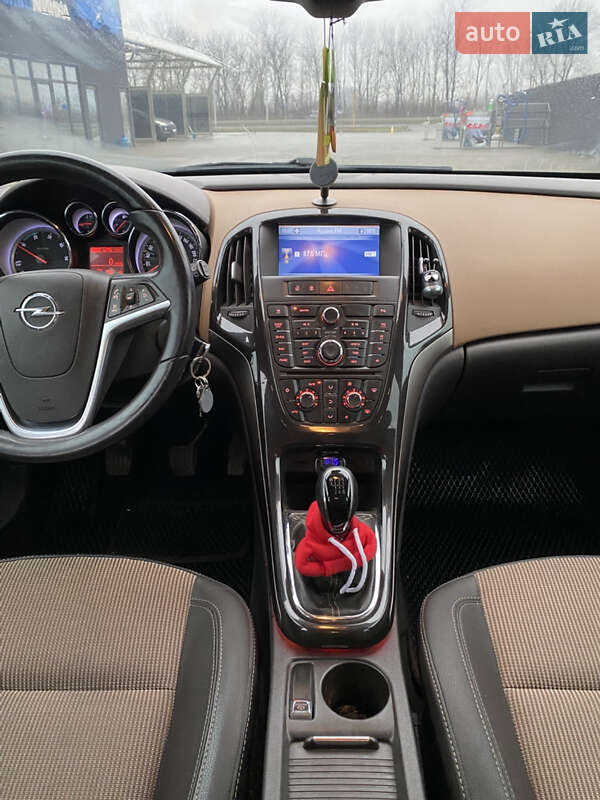 Универсал Opel Astra 2012 в Летичеве