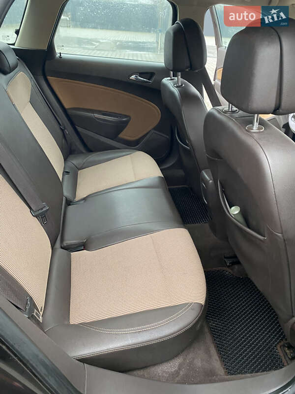 Универсал Opel Astra 2012 в Летичеве