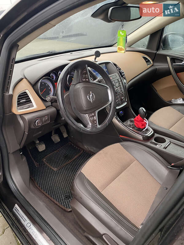 Универсал Opel Astra 2012 в Летичеве