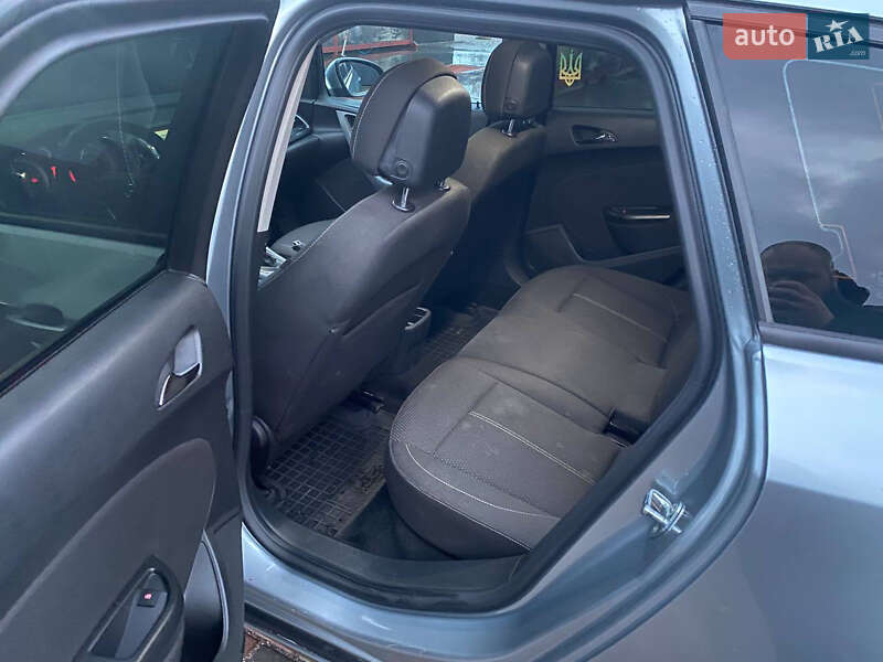 Универсал Opel Astra 2013 в Смеле