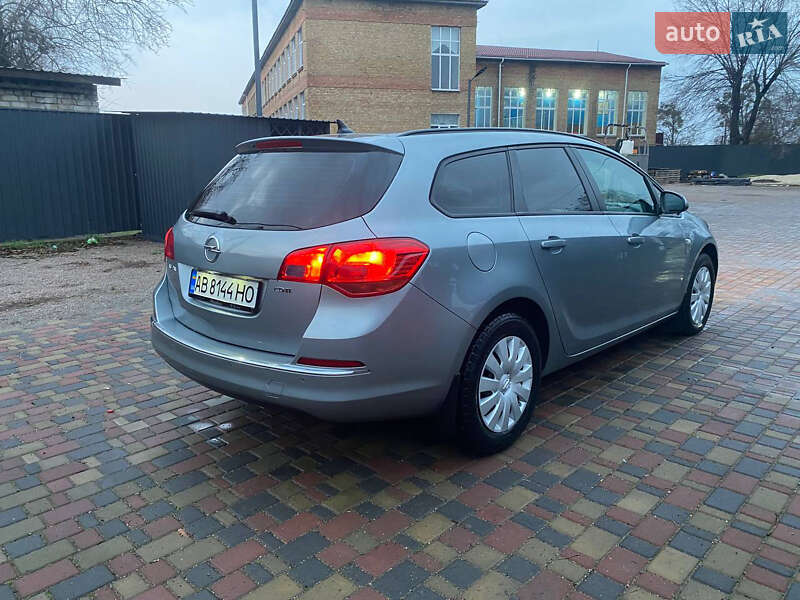 Универсал Opel Astra 2013 в Смеле