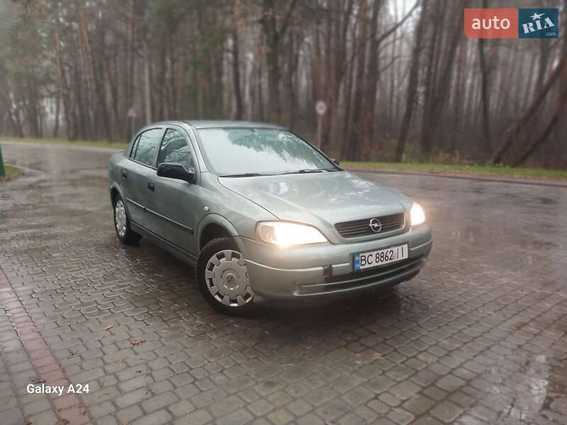 Седан Opel Astra 2006 в Львові