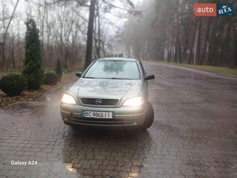 Седан Opel Astra 2006 в Львові