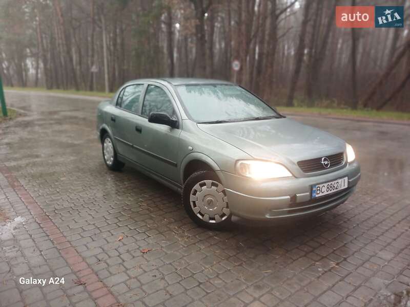 Седан Opel Astra 2006 в Львові