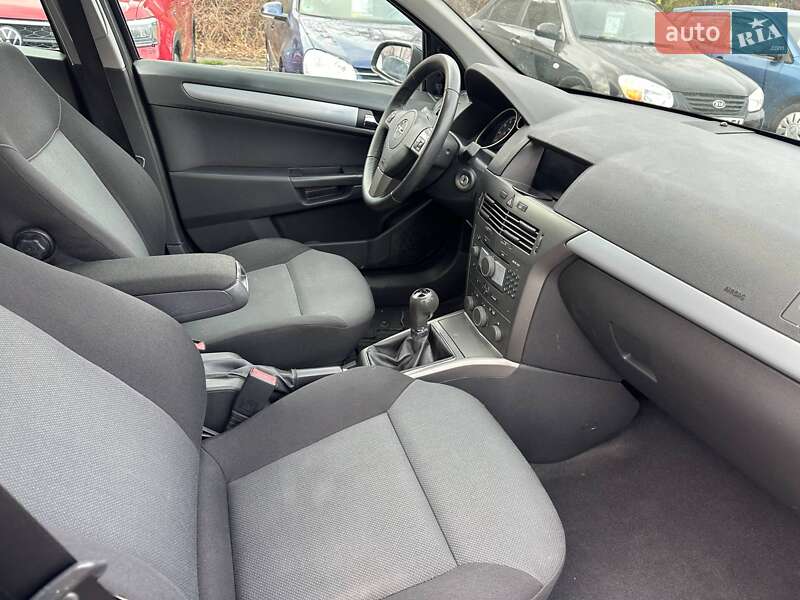 Универсал Opel Astra 2006 в Каменском