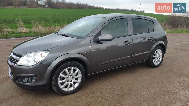 Хэтчбек Opel Astra 2008 в Южноукраинске