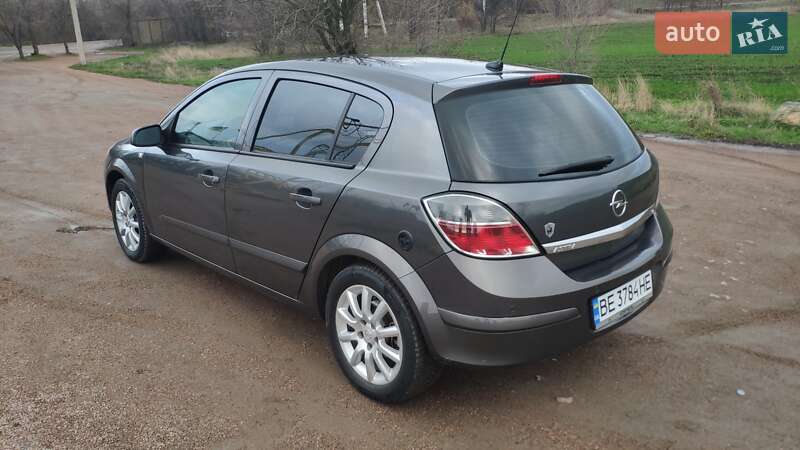 Хэтчбек Opel Astra 2008 в Южноукраинске