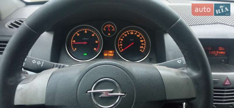 Универсал Opel Astra 2005 в Ужгороде