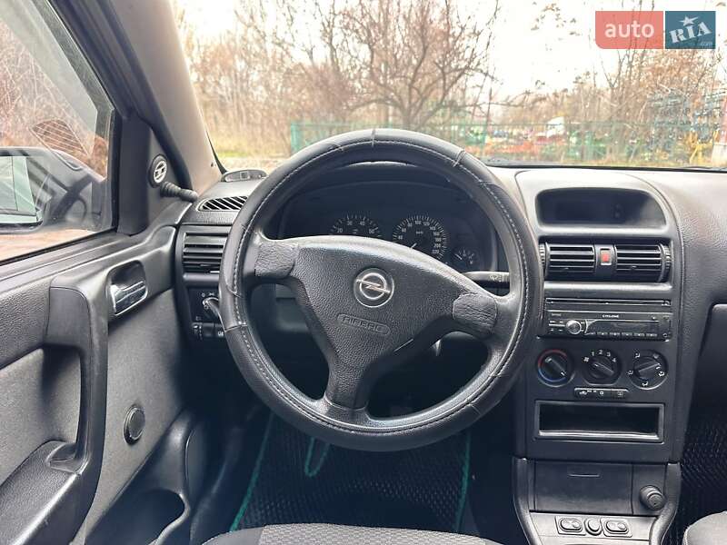 Седан Opel Astra 2005 в Запорожье