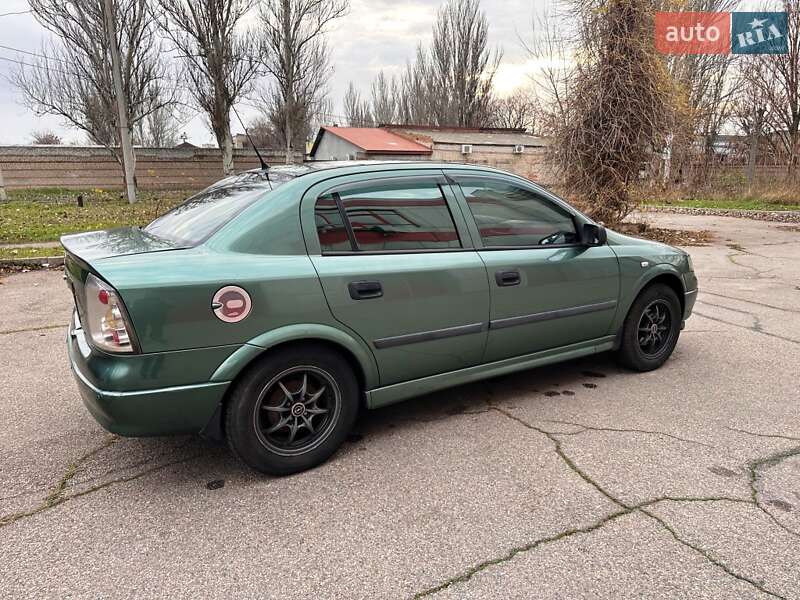 Седан Opel Astra 2005 в Запорожье