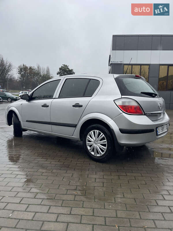 Хэтчбек Opel Astra 2006 в Ровно