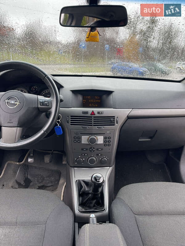Хэтчбек Opel Astra 2006 в Ровно