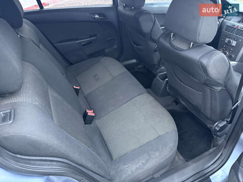 Универсал Opel Astra 2006 в Переяславе