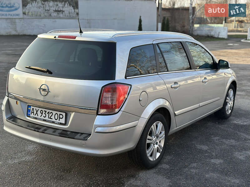 Універсал Opel Astra 2010 в Харкові