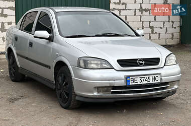 Седан Opel Astra 2004 в Новому Бузі