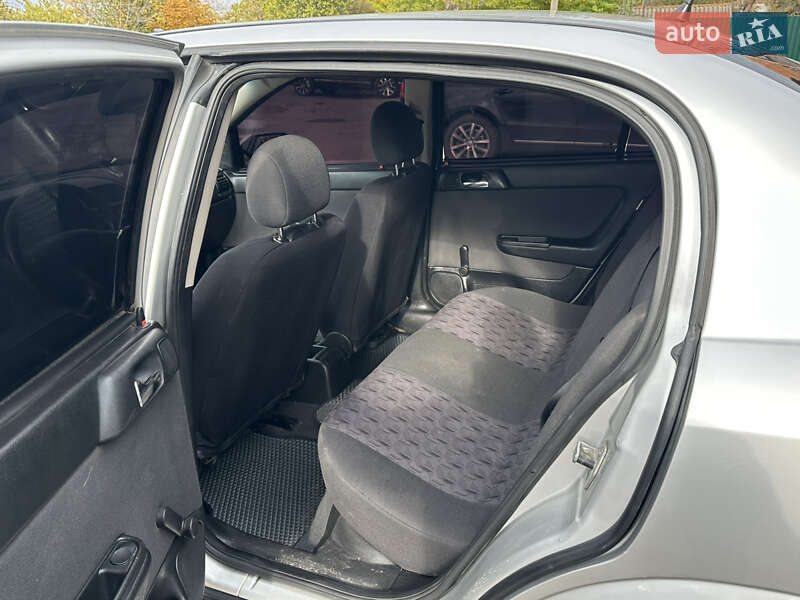 Седан Opel Astra 2004 в Новом Буге